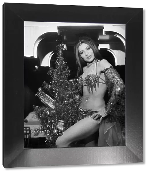 Belly Dancer Soraya Ravensdale. December 1974 74-7550-009