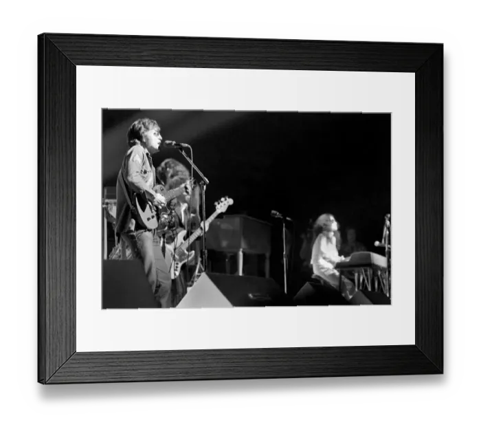 Framed Print : John Lennon and Yoko Ono in charity concert in New York. August 1972 72-8526