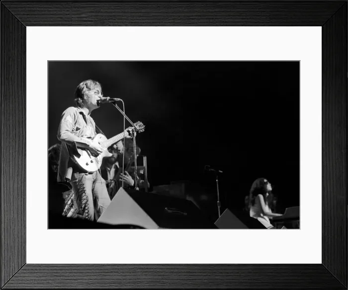 Framed Print : John Lennon and Yoko Ono in charity concert in New York. August 1972 72-8526-001