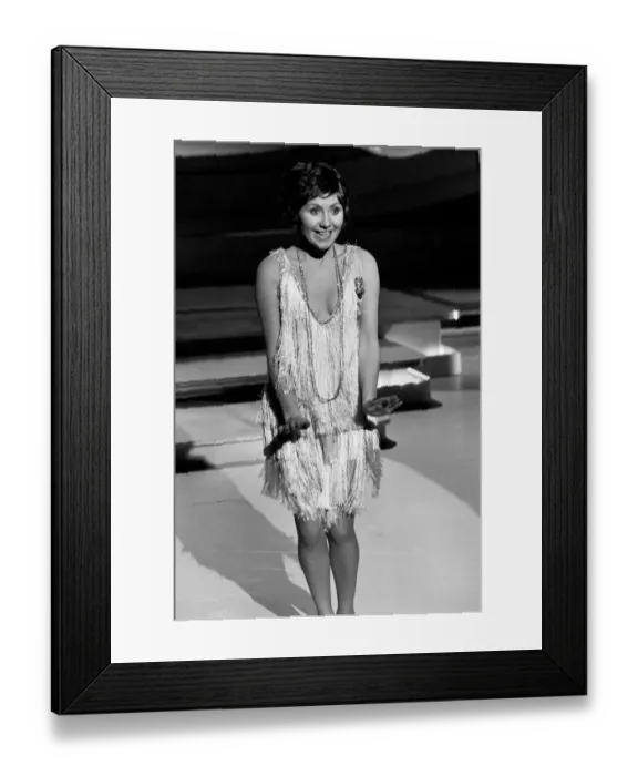 Framed Print : Pop Singer Lulu performing on stage. February 1975 75-00909-010