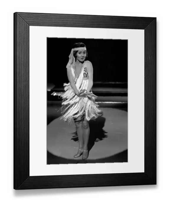 Framed Print : Pop Singer Lulu performing on stage. February 1975 75-00909-015 Framed Print : Pop Singer Lulu performing on stage. February 1975 75-00909-015
