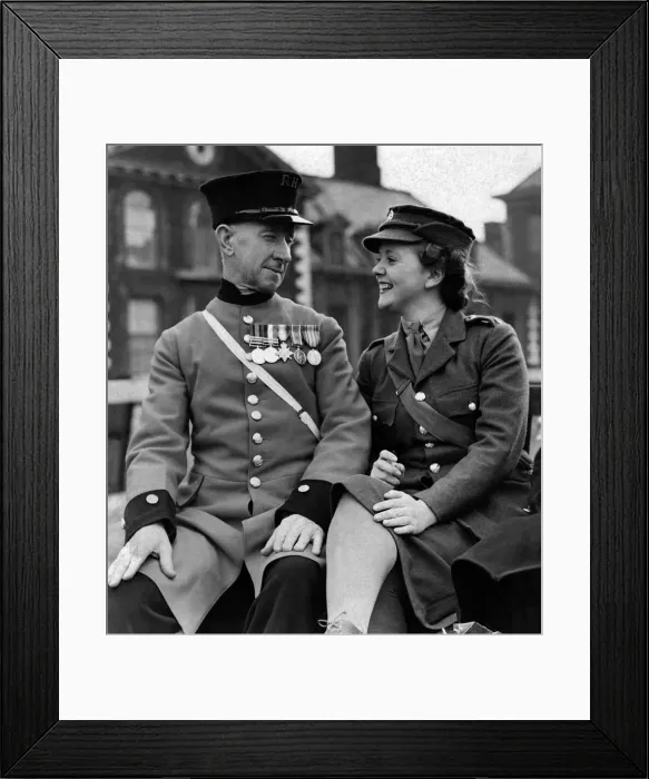 Framed Print : World War II Women. An old veteran of other wars, telling the tale to an ATS girl Framed Print : World War II Women. An old veteran of other wars, telling the tale to an ATS girl
