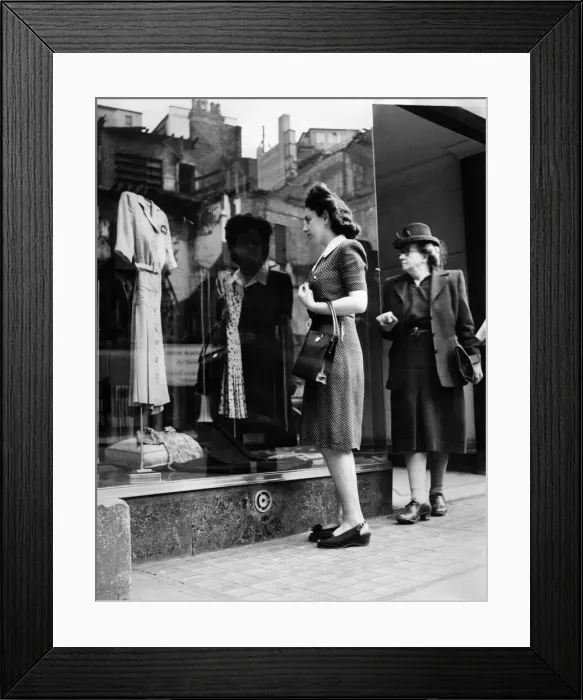 Framed Print : Clothes Ration Birmingha: Women window shopping in. July 1946 P010058
