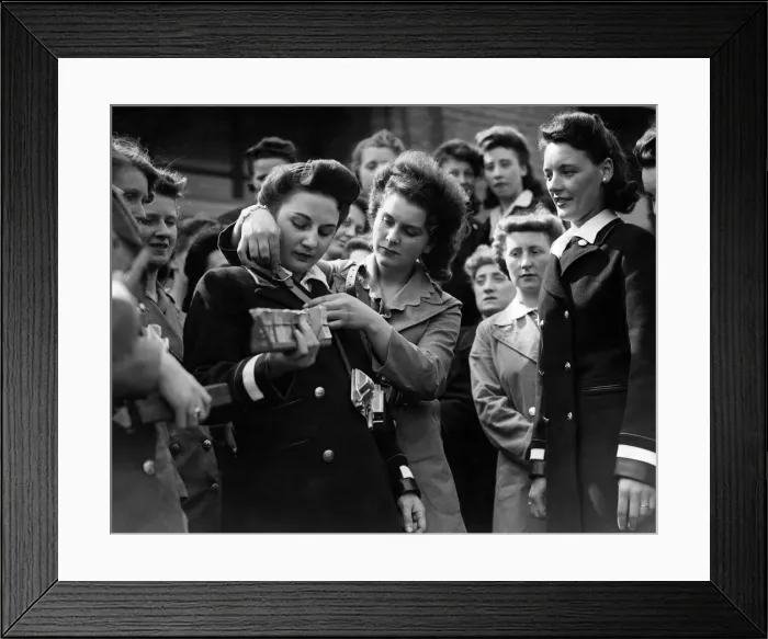 Framed Print : World War II Women: London Transport. School for Conductresses Framed Print : World War II Women: London Transport. School for Conductresses