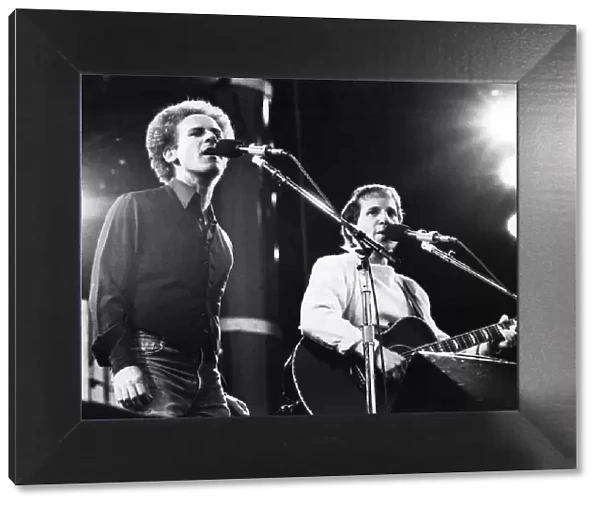 On Stage. Art Garfunkel and Paul Simon (right) at Wembley. June 1982 P009253