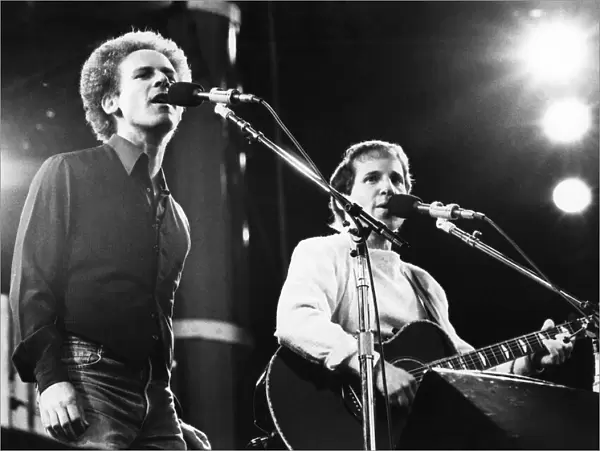 On Stage. Art Garfunkel and Paul Simon (right) at Wembley. June 1982 P009253