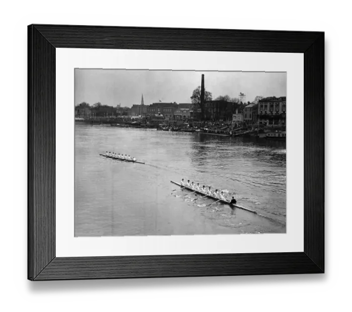 Framed Print : Cambridge leading Oxford by 1 length in the 1953 University boat race. March 1953