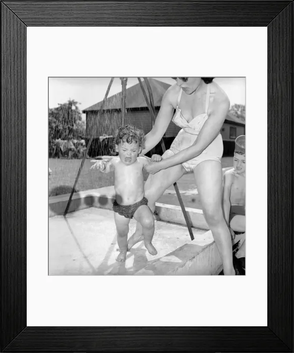 Framed Print : Holidaymakers enjoying the hot weather over the Whitsun Bank Holiday at the Galleon Pool Framed Print : Holidaymakers enjoying the hot weather over the Whitsun Bank Holiday at the Galleon Pool