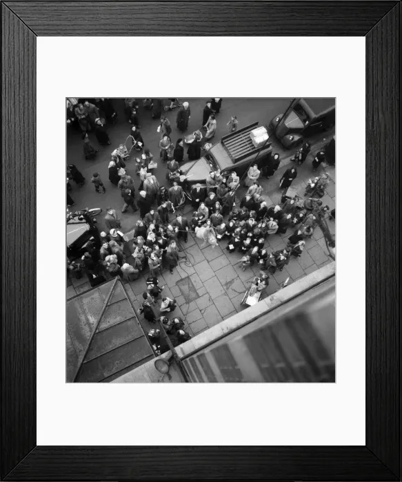 Framed Print : Huge crowds gathered in a Walthamstow street when the pantomime cat from Dick Whittington