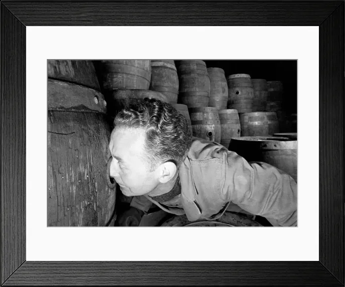 Framed Print : Fred Wycherley of Wolverhampton is a Smeller