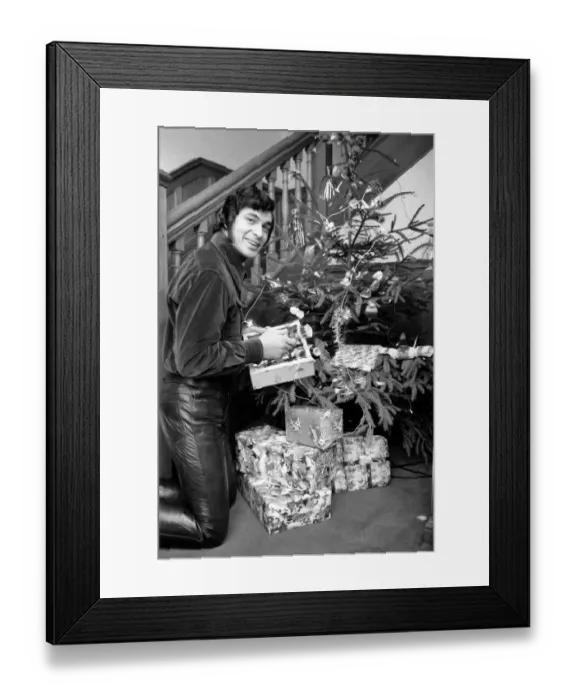 Framed Print : Engelbert Humperdinck pictured at his St. Georges Hill Weybridge Home