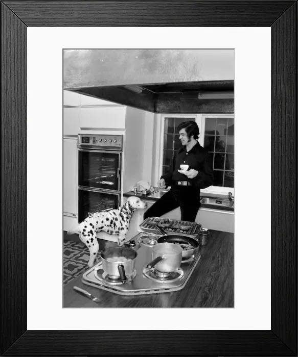 Framed Print : Engelbert Humperdincks new home in St. Gerorges Hill