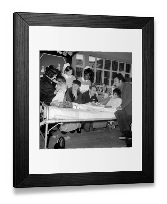 Framed Print : Entertainment: Television. Star of the Curry and Chips