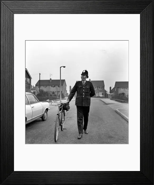 Framed Print : Geoffrey Lever of Basford, Nottinghamshire, who takes on the role of Father Christmas Framed Print : Geoffrey Lever of Basford, Nottinghamshire, who takes on the role of Father Christmas