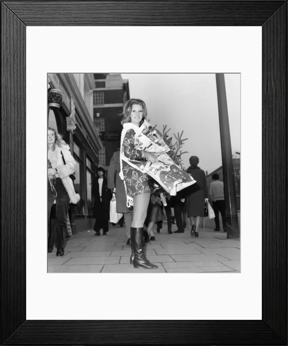 Framed Print : Jan Hookings, aged 21, pictured shopping in the Kings Road Framed Print : Jan Hookings, aged 21, pictured shopping in the Kings Road