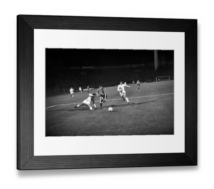 Framed Print : Sport-Football Inter City Fairs Cup: Oporto v Newcastle United