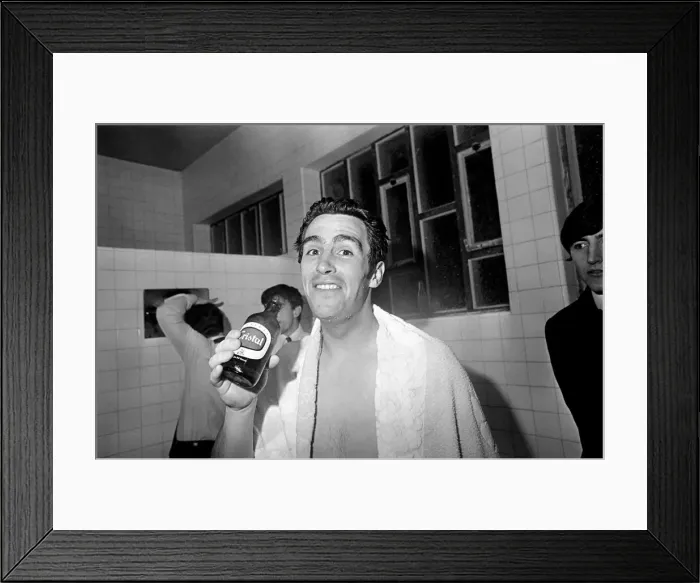 Framed Print : Sport-Football Inter City Fairs Cup: Oporto v Newcastle United Framed Print : Sport-Football Inter City Fairs Cup: Oporto v Newcastle United