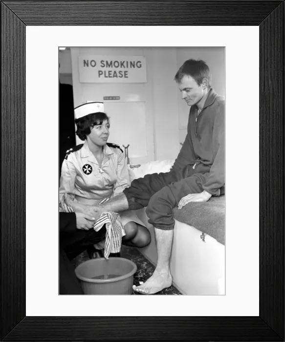 Framed Print : Runner Ken Shaw (29) of Peckham, London, competing in save the childrens charity Framed Print : Runner Ken Shaw (29) of Peckham, London, competing in save the childrens charity