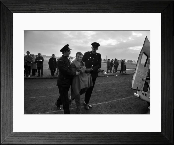 Framed Print : Runner Ken Shaw (29) of Peckham, London, competing in save the childrens charity