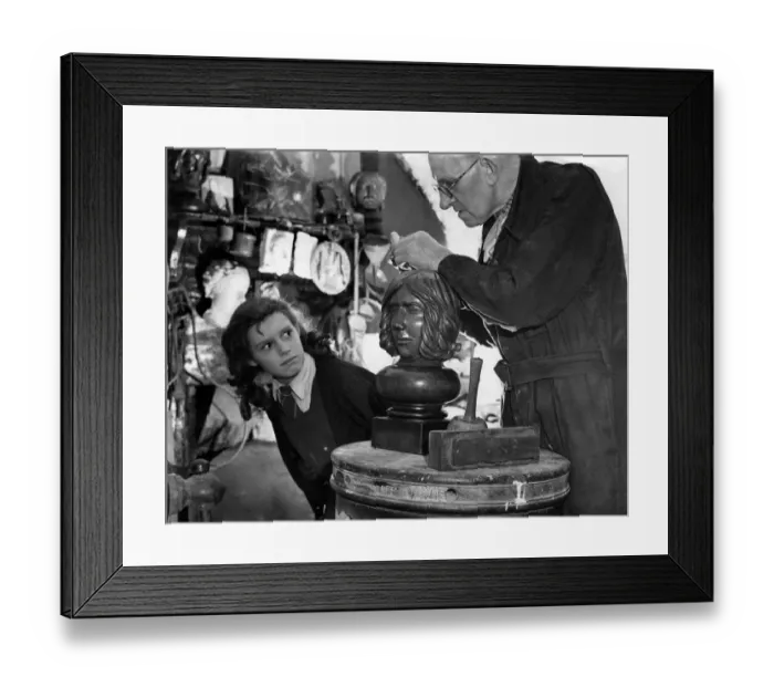 Framed Print : A grandfather will immortalise each of his seven grandchildren - in the wood of billiard Framed Print : A grandfather will immortalise each of his seven grandchildren - in the wood of billiard
