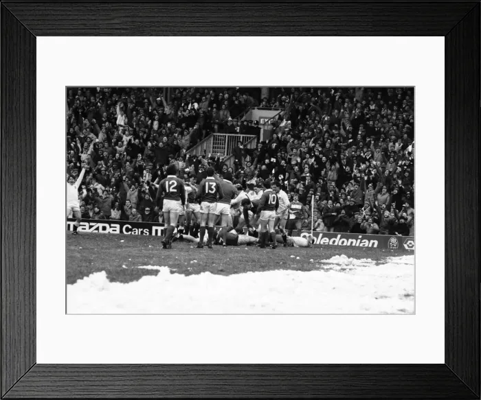 Framed Print : 1986 Five Nations Rugby Union Championship. England v Ireland Framed Print : 1986 Five Nations Rugby Union Championship. England v Ireland