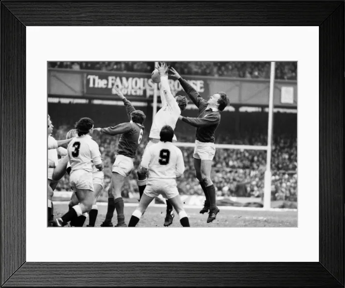 Framed Print : 1986 Five Nations Rugby Union Championship. England v Ireland Framed Print : 1986 Five Nations Rugby Union Championship. England v Ireland