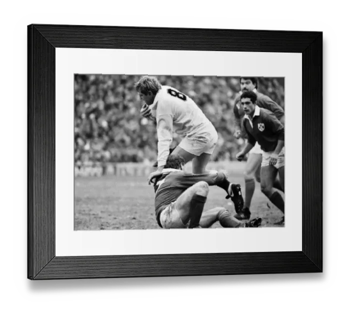 Framed Print : 1986 Five Nations Rugby Union Championship. England v Ireland Framed Print : 1986 Five Nations Rugby Union Championship. England v Ireland