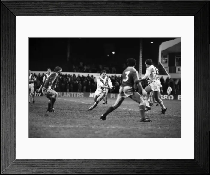 Framed Print : St Helen v Hull Kingston Rovers in the John Player Trophy semi final