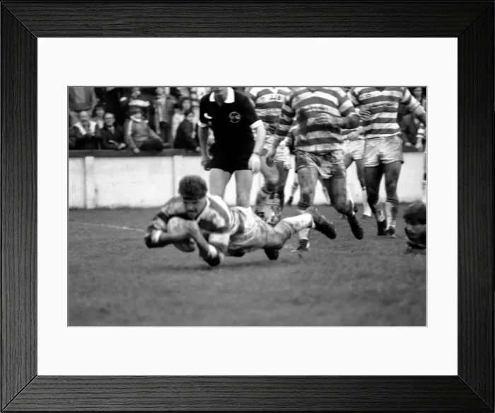 Framed Print : Leigh v. Wigan. Sport Rugby League. Scoring try. December 1985 PR-03-014 Framed Print : Leigh v. Wigan. Sport Rugby League. Scoring try. December 1985 PR-03-014