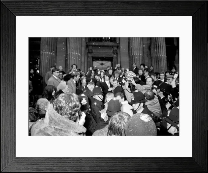 Framed Print : Surrounded by pressmen, police and fans, the bride and groom Framed Print : Surrounded by pressmen, police and fans, the bride and groom