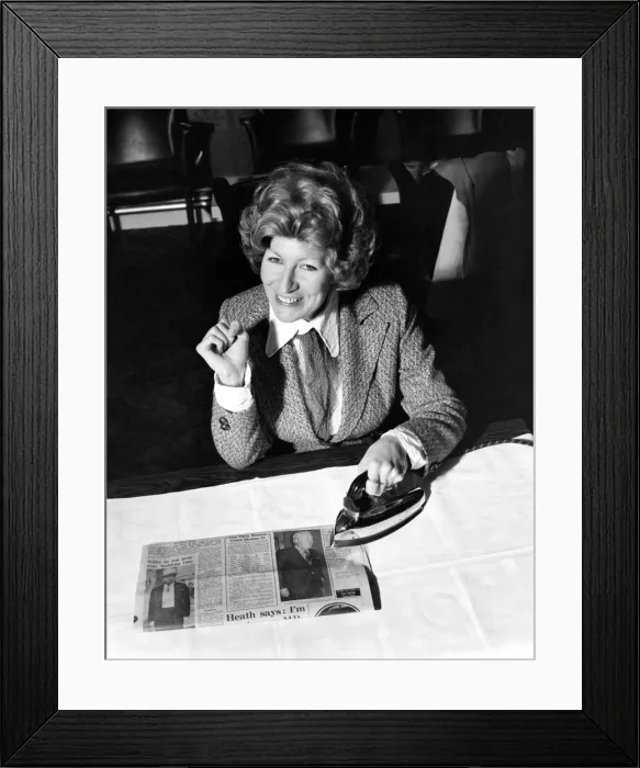 Framed Print : Singer: Faith Brown. February 1975 75-00738-010 Framed Print : Singer: Faith Brown. February 1975 75-00738-010