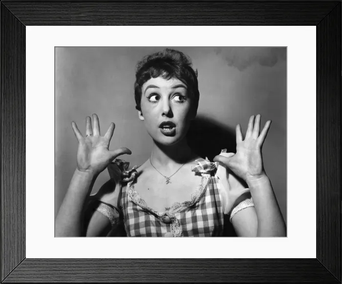 Framed Print : Actress Una Stubbs. P005306 Framed Print : Actress Una Stubbs. P005306