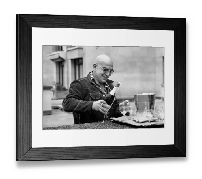 Framed Print : Actor Telly Savalas. February 1975 75-00954-001