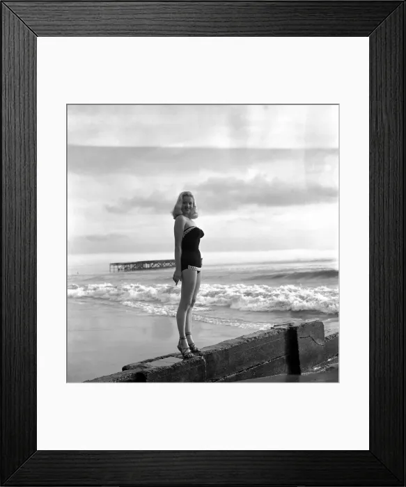 Framed Print : Actress Diana Dors. December 1953 D7682-002 Framed Print : Actress Diana Dors. December 1953 D7682-002