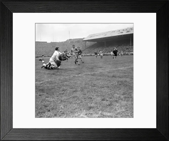 Framed Print : Rugby League: Wakefield v. Wigan. June 1960 M4449 Framed Print : Rugby League: Wakefield v. Wigan. June 1960 M4449