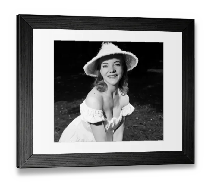 Framed Print : Glamour girl Val Hollman. January 1960 M4307-017