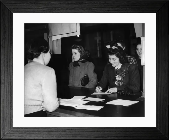 Framed Print : World War II Woman: Woman register for war work. April 1941 P010102