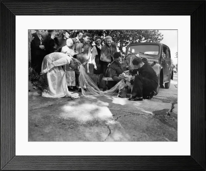 Framed Print : Leech-leigh on sea. When Sylvia Helliken, 20 yrs old war worker married Sgt Framed Print : Leech-leigh on sea. When Sylvia Helliken, 20 yrs old war worker married Sgt
