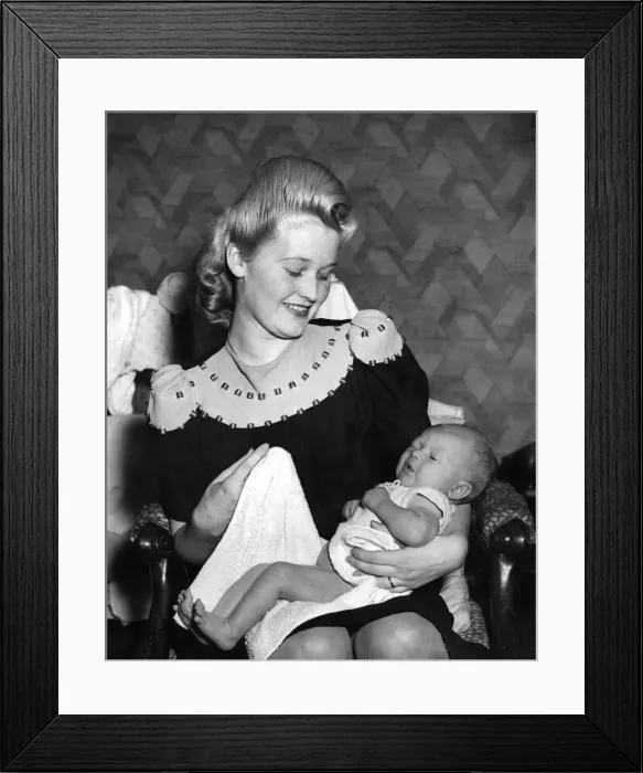 Framed Print : World War II. Women. Mother and child at home. December 1944 P010082