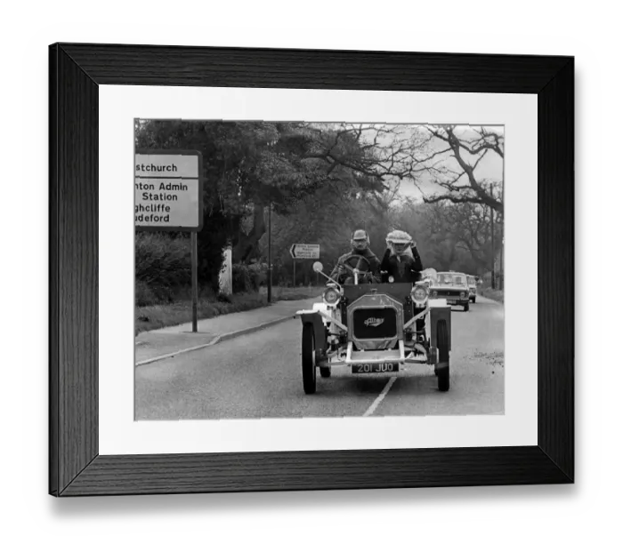 Framed Print : Mr. Stewart Farrar and Mrs. Louise Montgomery of the Reveille newspaper at speed in