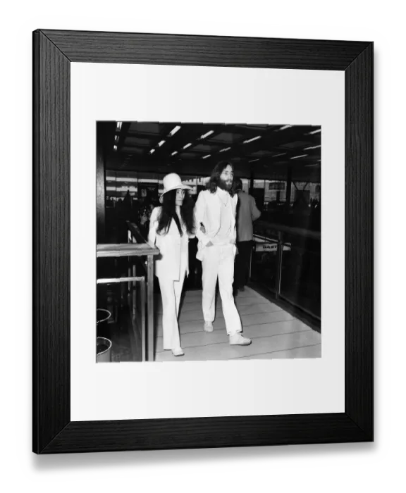 Framed Print : Beatle John Lennon and his wife Yoko Ono left Heathrow Airport London this afternoon (Sat Framed Print : Beatle John Lennon and his wife Yoko Ono left Heathrow Airport London this afternoon (Sat