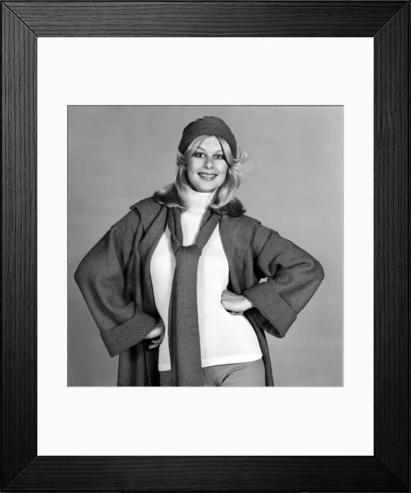 Framed Print : Womens: 1970s Fashionss  /  M: Jilly Johnson. January 1975 75-00001-002