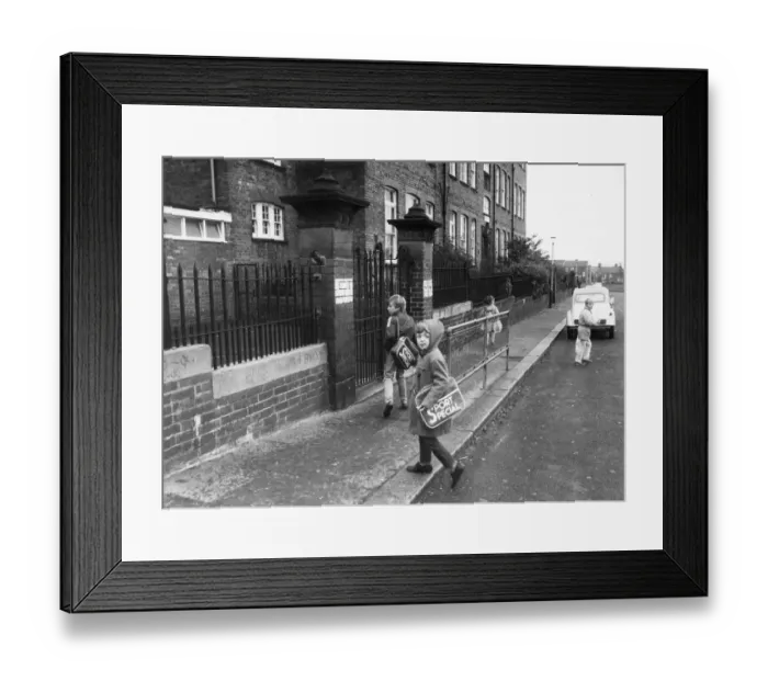 Framed Print : Pupils ready to start another school day at Canning Street School, Newcastle