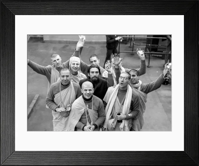 Framed Print : George Harrison with the Radha Krishna. March 1970 70-02272-003 Framed Print : George Harrison with the Radha Krishna. March 1970 70-02272-003