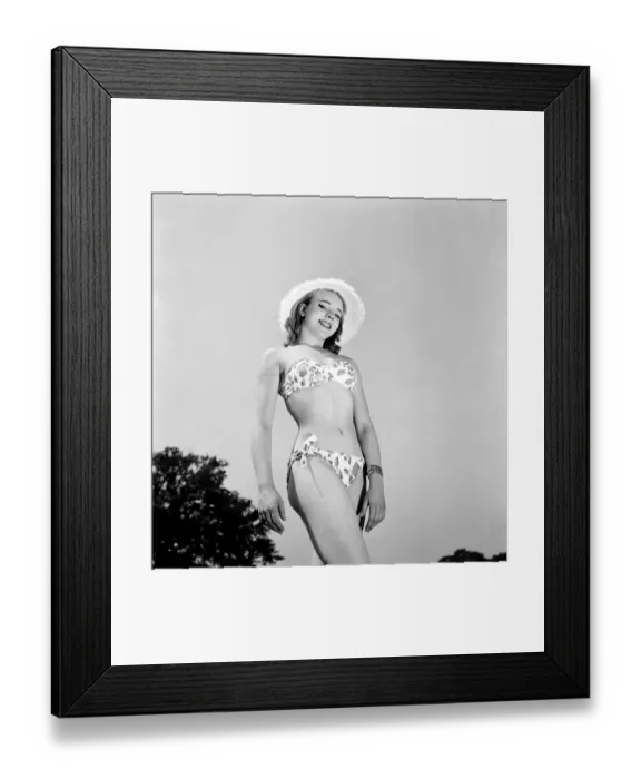 Framed Print : Glamour girl Val Hollman. January 1960 M4307-007