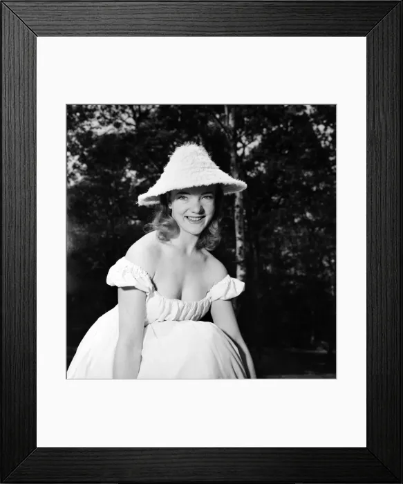 Framed Print : Glamour girl Val Hollman. January 1960 M4307-003