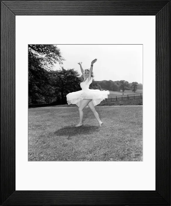 Framed Print : Glamour girl Val Hollman. January 1960 M4307-001 Framed Print : Glamour girl Val Hollman. January 1960 M4307-001