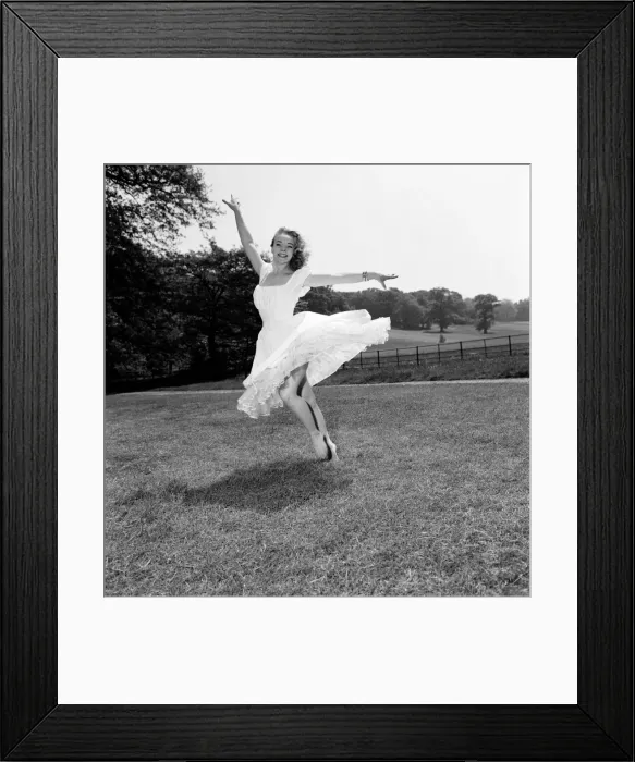 Framed Print : Glamour girl Val Hollman. January 1960 M4307-004