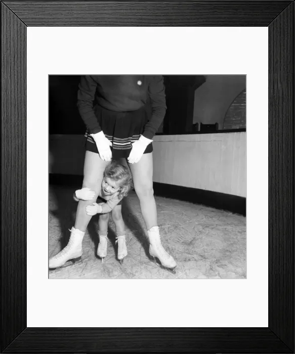 Framed Print : When 3 years old Stephanie Wilkie, Manchesters youngest skater gets on the rink Framed Print : When 3 years old Stephanie Wilkie, Manchesters youngest skater gets on the rink