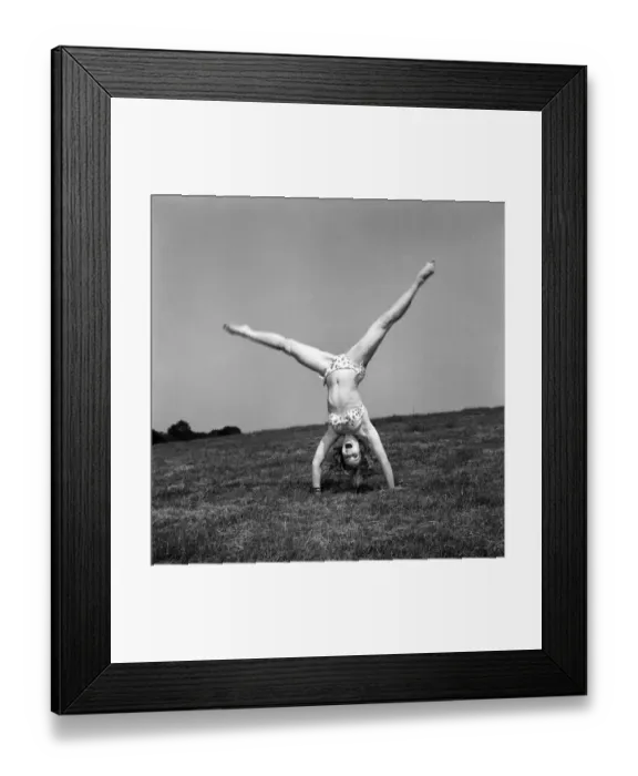 Framed Print : Glamour girl Val Hollman. January 1960 M4307-009